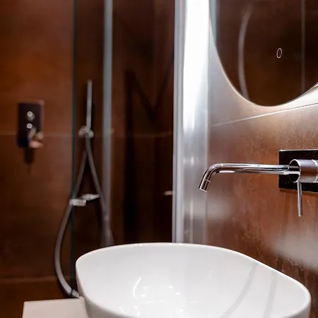 Seasons לינה וארוחת בוקר 3*